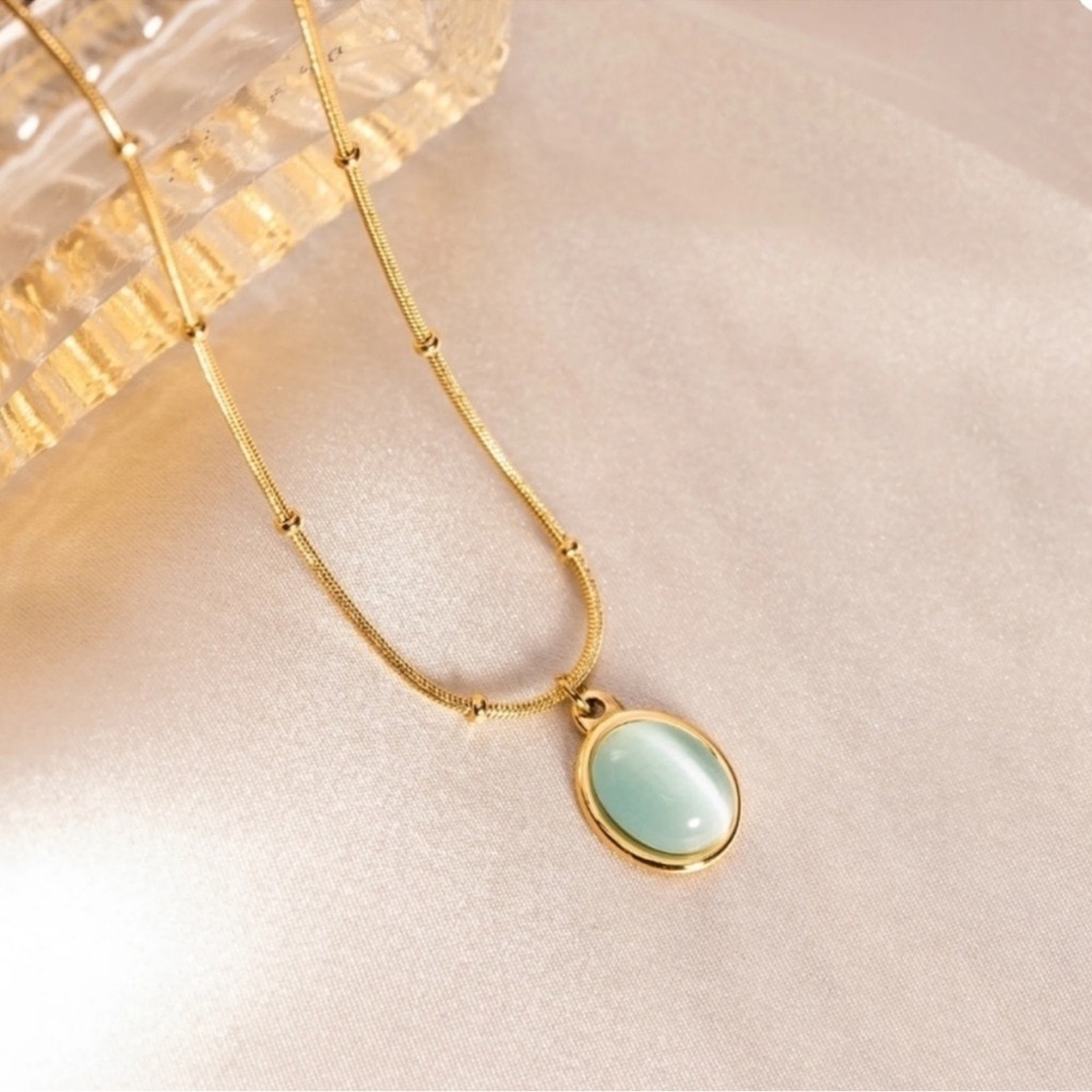 NEW Elegant Gold Necklace with Green Pendant. Stainless Steel A7-239 - Picture 4 of 5